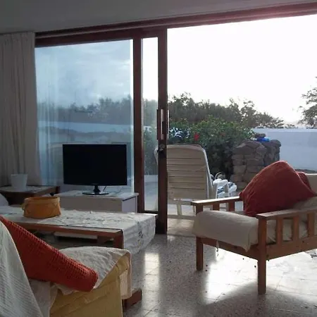 Sleeps 6 Wifi Apartment