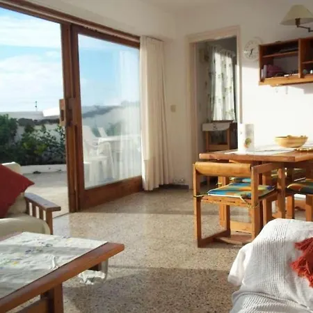 Apartment Sleeps 6 Wifi Famara