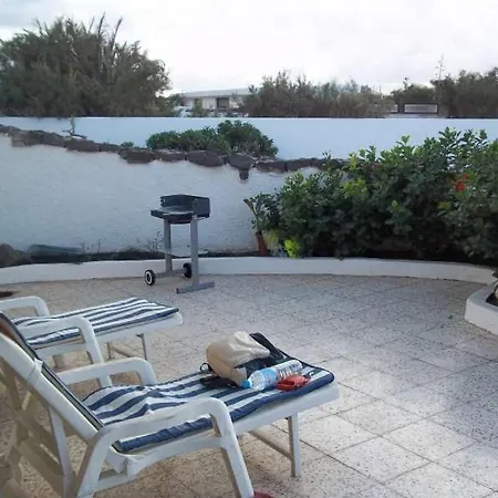 Apartment Sleeps 6 Wifi Famara
