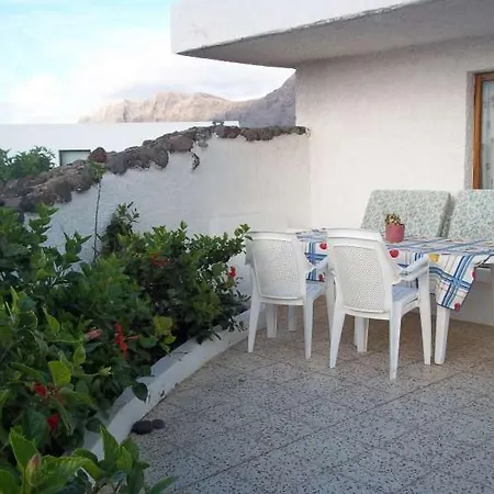 Apartment Sleeps 6 Wifi Famara