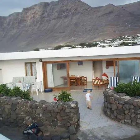 Sleeps 6 Wifi Famara