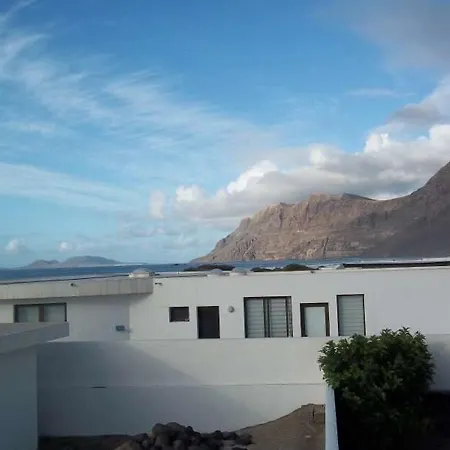 Sleeps 6 Wifi Apartment Famara