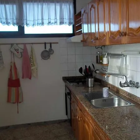 Sleeps 6 Wifi Apartment *