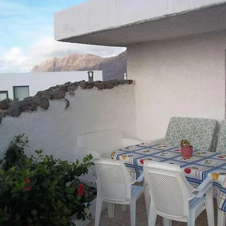 Sleeps 6 Wifi Famara